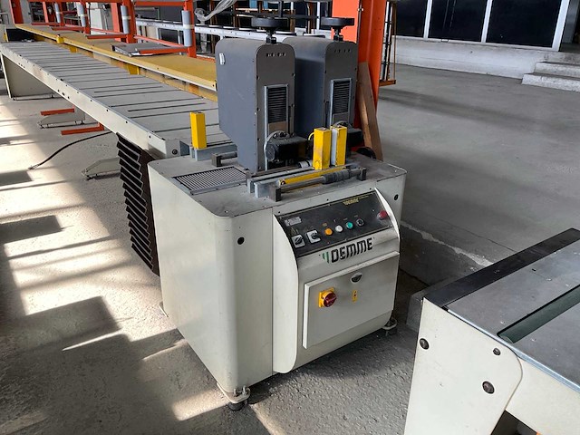 Oemme semi-automatische productielijn - afbeelding 1 van  4