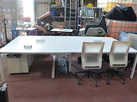 Office bench 4 personen 320x160 cm, 2 rol ladeblokken, 3 bureelstoelen met stoffen zit en pvc rug (54,57,58)
