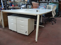 Office bench 4 personen 320x160 cm, 2 rol ladeblokken, 3 bureelstoelen met stoffen zit en pvc rug (54,57,58) - afbeelding 5 van  10