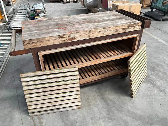 Ofyr verrijdbaar cortenstaal keukeneiland/bbq bijzet/werktafel - afbeelding 1 van  11