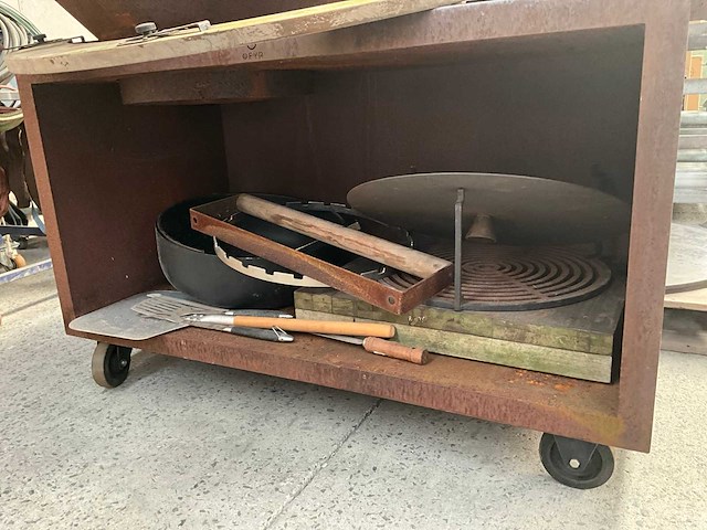 Ofyr verrijdbare cortenstaal bbq - afbeelding 4 van  7