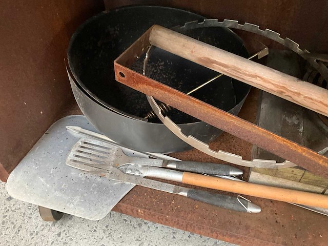 Ofyr verrijdbare cortenstaal bbq - afbeelding 5 van  7
