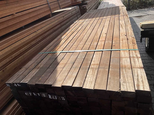 Okan hardhouten regels geschaafd 3050x70x40mm (100x) - afbeelding 3 van  3