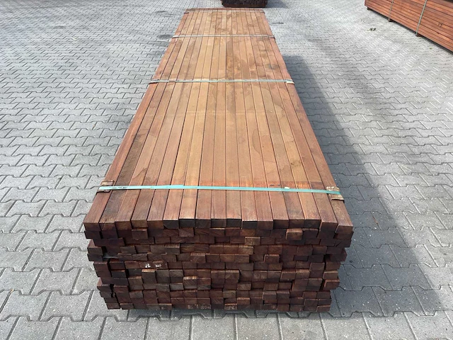 Okan hardhouten regels geschaafd 3950x57x42mm (102x) - afbeelding 2 van  3