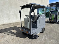 Okg - 2025 - dy-1400p - zelfrijdende veegmachine - afbeelding 1 van  16