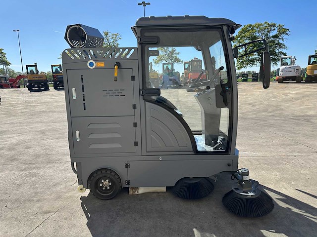 Okg - 2025 - dy2000 - straatveegmachine - afbeelding 31 van  36