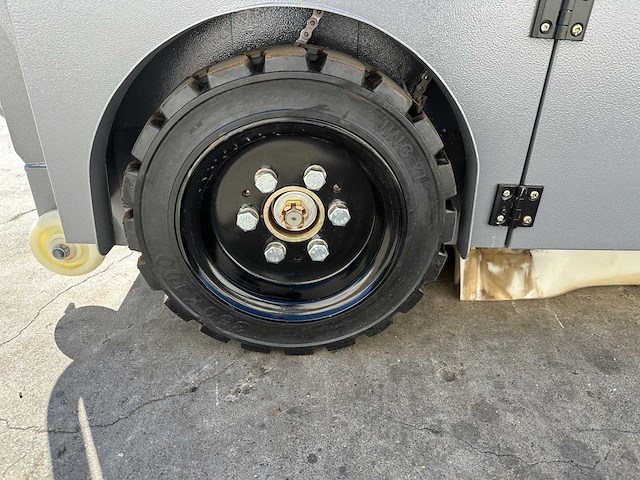 Okg - 2025 - dy2000 - straatveegmachine - afbeelding 19 van  36