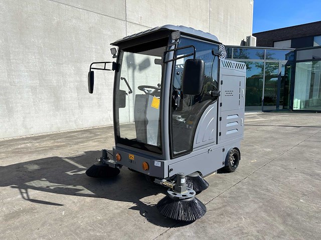 Okg - 2025 - dy2000 - straatveegmachine - afbeelding 1 van  36