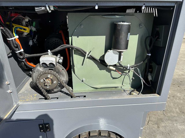Okg - 2025 - dy2000 - straatveegmachine - afbeelding 26 van  36