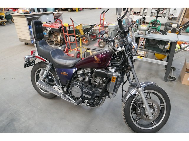 Old timer moto honda (1984 / jh2 rc2 101 em 005 952) + lederen motorjas richa - afbeelding 1 van  16