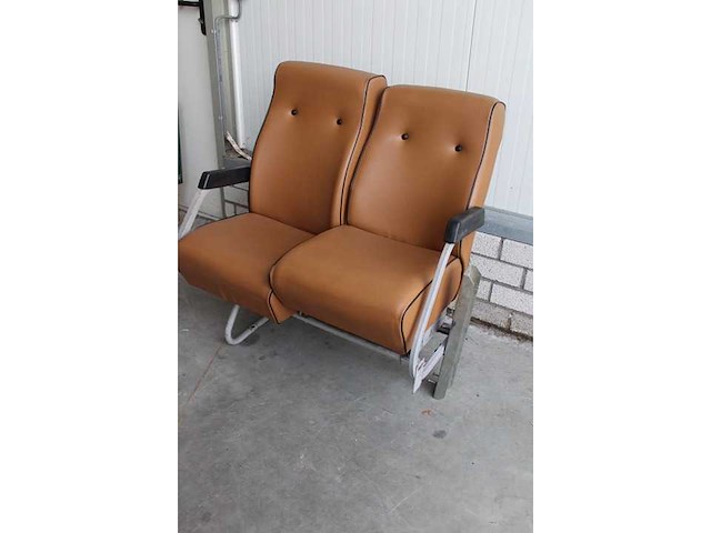 Oldtimer busbank - afbeelding 3 van  3