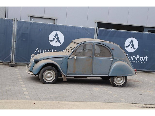 Oldtimer citroën 2cv benzine 16pk 1961 (marge) - afbeelding 1 van  1