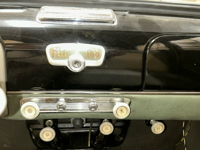 Oldtimer fiat 1100 - afbeelding 28 van  52
