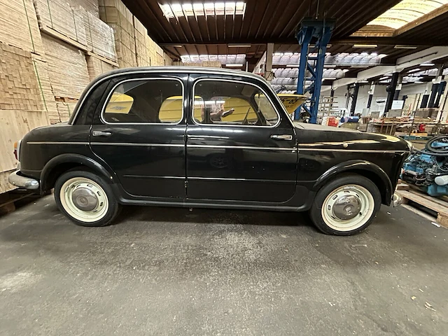 Oldtimer fiat 1100 - afbeelding 34 van  52