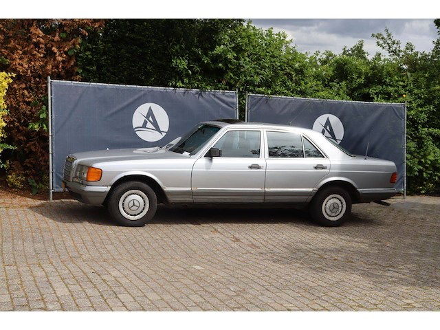 Oldtimer mercedes-benz 280 se benzine 185pk 1981 (marge) - afbeelding 1 van  1