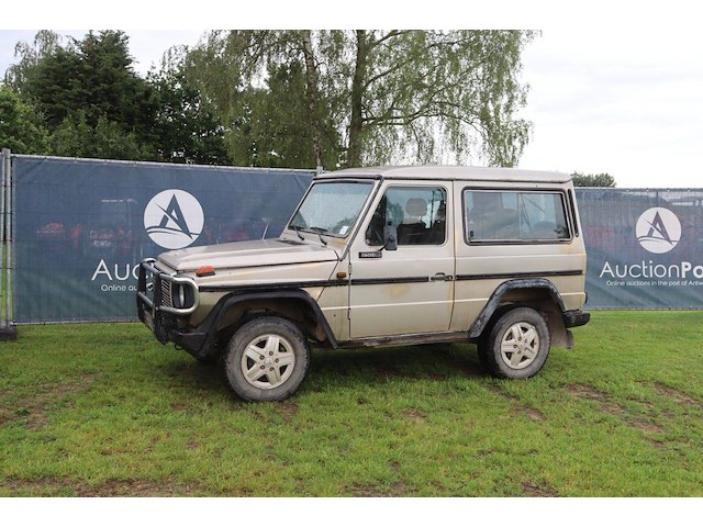 Oldtimer suv mercedes-benz 250gd diesel 84pk 1987 (marge) - afbeelding 1 van  1