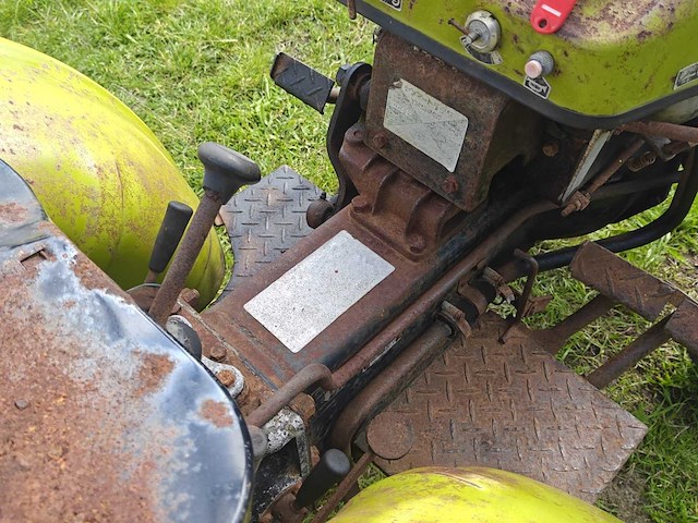 Oldtimer tractor - afbeelding 6 van  18