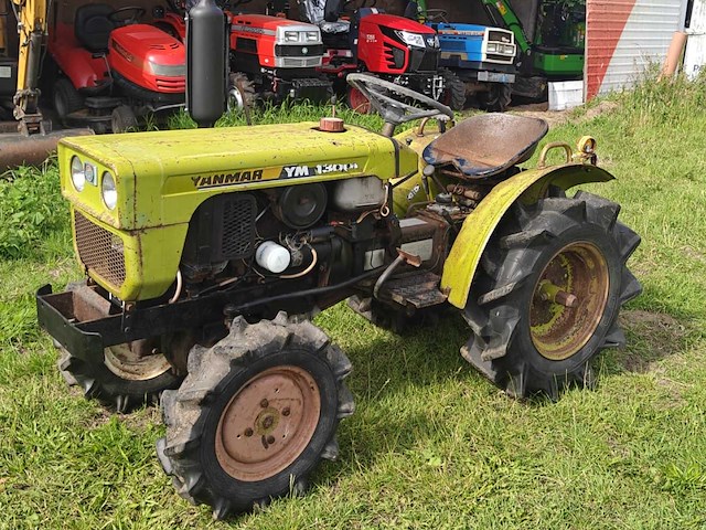 Oldtimer tractor - afbeelding 1 van  18