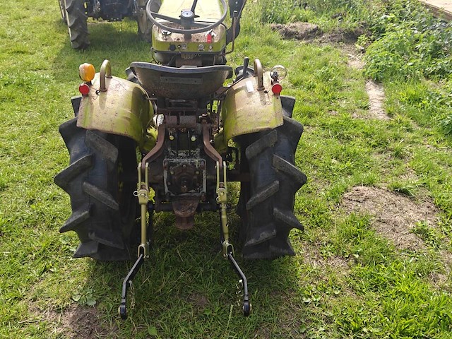 Oldtimer tractor - afbeelding 13 van  18