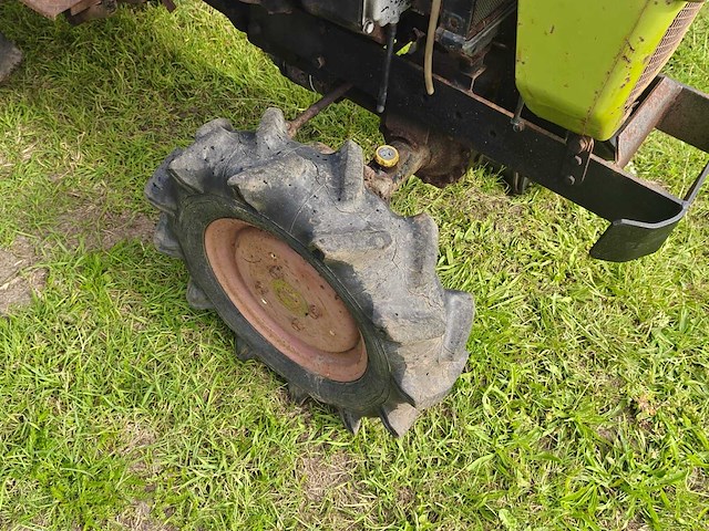 Oldtimer tractor - afbeelding 16 van  18