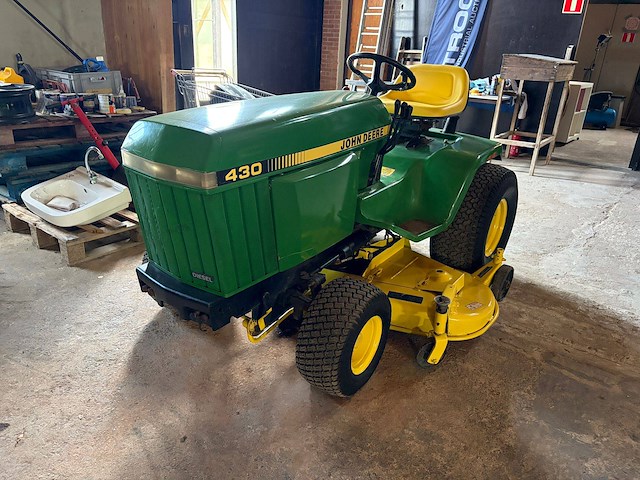 Oldtimer tuintractor john deere 430 diesel - afbeelding 1 van  1