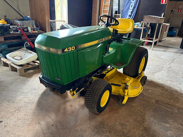 Oldtimer tuintractor john deere 430 diesel - afbeelding 1 van  1