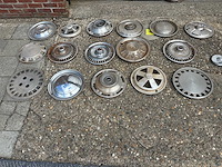Oldtimer wieldeksels - part (17x) - afbeelding 1 van  4