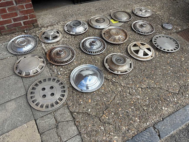 Oldtimer wieldeksels - part (17x) - afbeelding 3 van  4