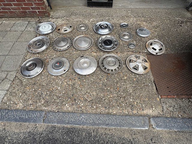 Oldtimer wieldeksels - part (18x) - afbeelding 2 van  5