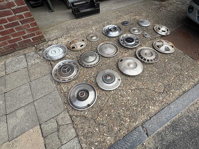 Oldtimer wieldeksels - part (18x) - afbeelding 4 van  5