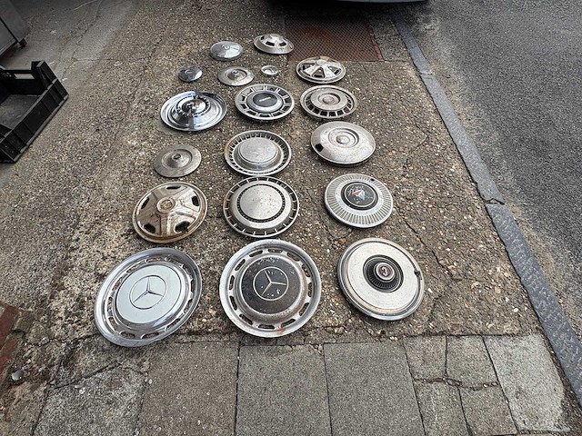 Oldtimer wieldeksels - part (18x) - afbeelding 5 van  5
