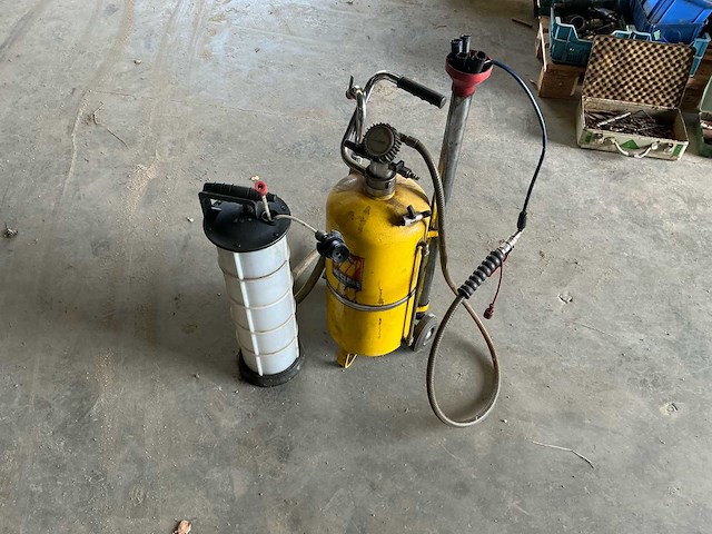 Olie afzuigpomp meclube olie opvangbak - afbeelding 1 van  4