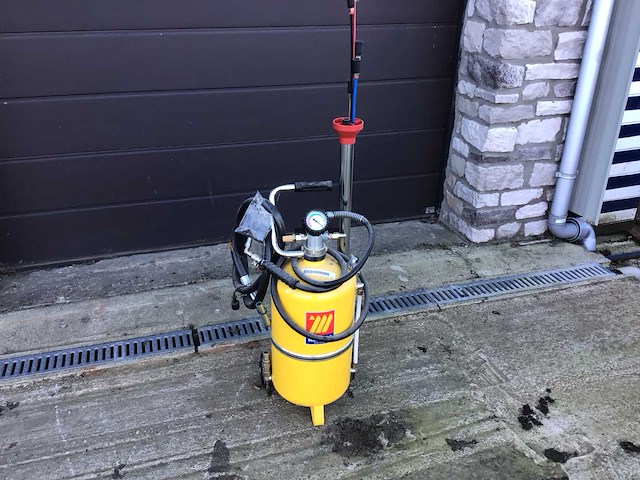 Olieaftapper 2024 - afbeelding 3 van  10