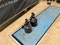 Olieresevoir met handpomp voor kipper - afbeelding 1 van  1