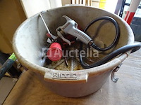 Olietank met kanon en 2 ridgid burettes