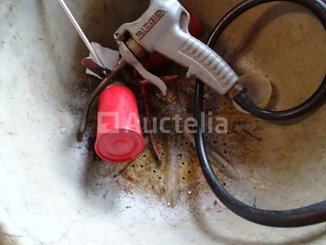 Olietank met kanon en 2 ridgid burettes - afbeelding 2 van  5