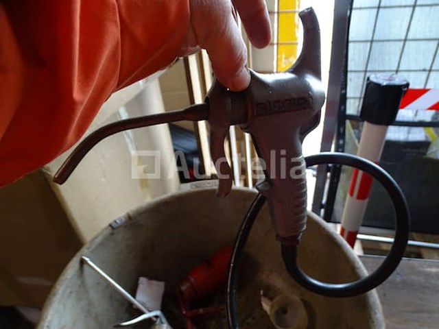 Olietank met kanon en 2 ridgid burettes - afbeelding 4 van  5