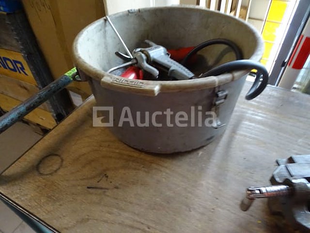 Olietank met kanon en 2 ridgid burettes - afbeelding 5 van  5