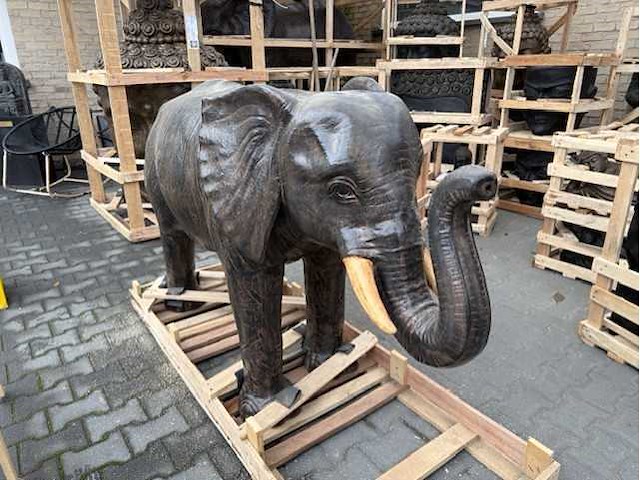 Olifant (fontein) - afbeelding 1 van  4