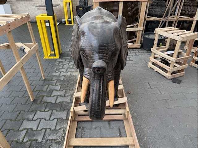 Olifant fontein - afbeelding 2 van  2