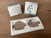 Olympic dimmer met stopcontact en afdekraam, complete set (18x) - afbeelding 1 van  3