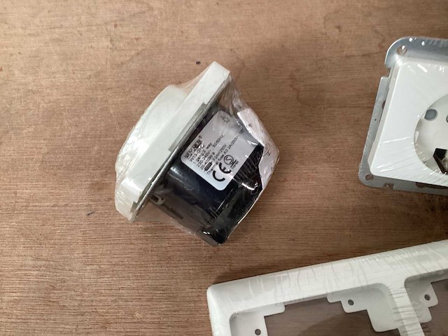 Olympic dimmer met stopcontact en afdekraam, complete set (18x) - afbeelding 3 van  3