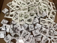 Olympic mix kavel stopcontacten en inbouwframes dubbel (100x) - afbeelding 1 van  5