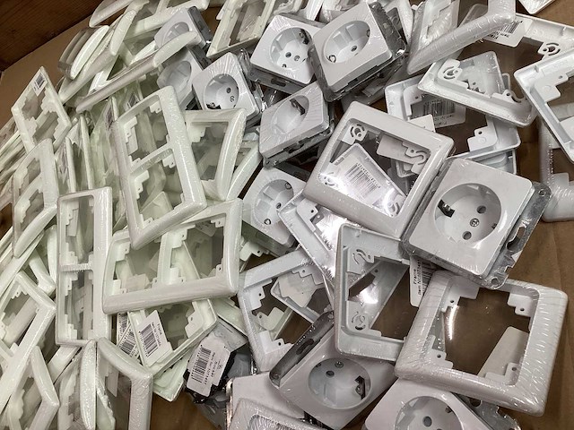 Olympic mix kavel stopcontacten en inbouwframes dubbel (100x) - afbeelding 3 van  5