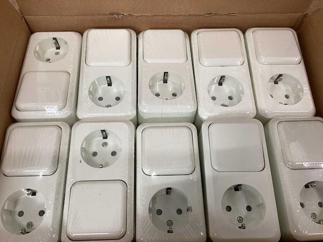 Olympic schakelaar + ra stopcontact (200x) - afbeelding 1 van  5