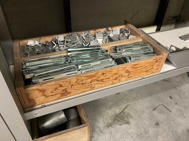 Omga montagelijn met inhoud op zolderverdieping - afbeelding 4 van  6