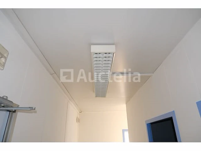 Omgebouwde kantoorcontainers - afbeelding 15 van  40