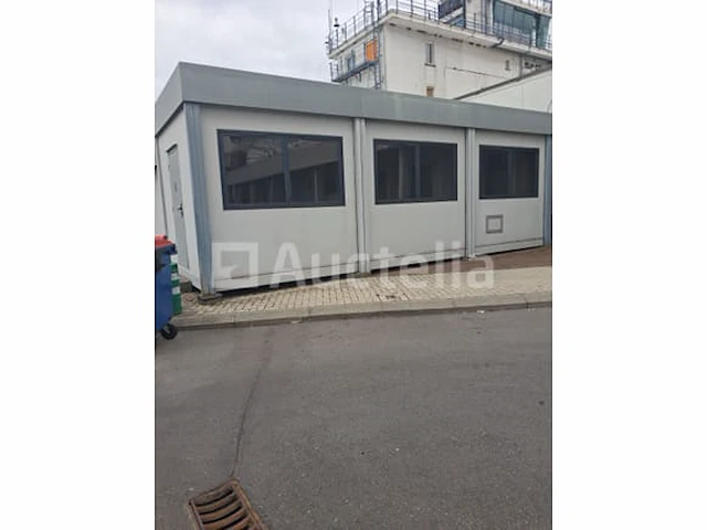 Omgebouwde kantoorcontainers - afbeelding 12 van  40