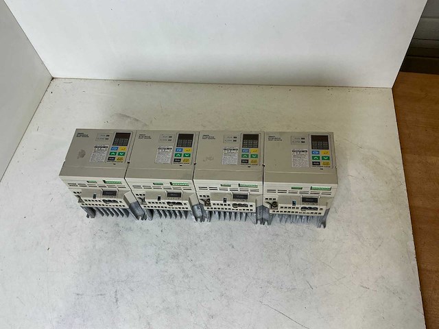 Omron sysdrive 3g3ev frequentieregelaar (4x) - afbeelding 1 van  7