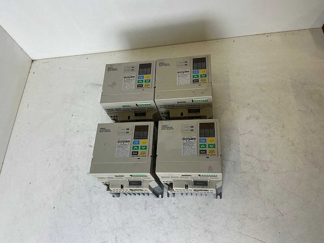 Omron sysdrive 3g3ev frequentieregelaar (4x) - afbeelding 1 van  6